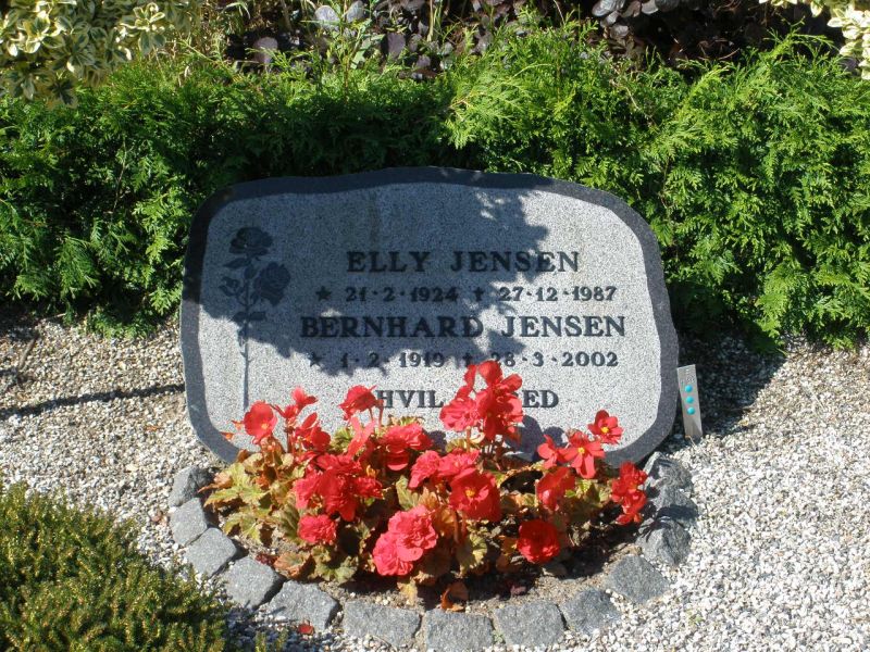 Elly Jensen.JPG